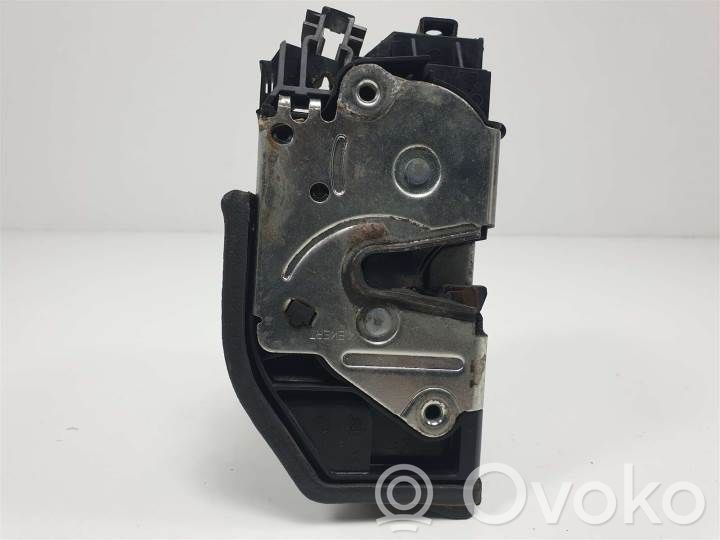 Rear door lock   7229460