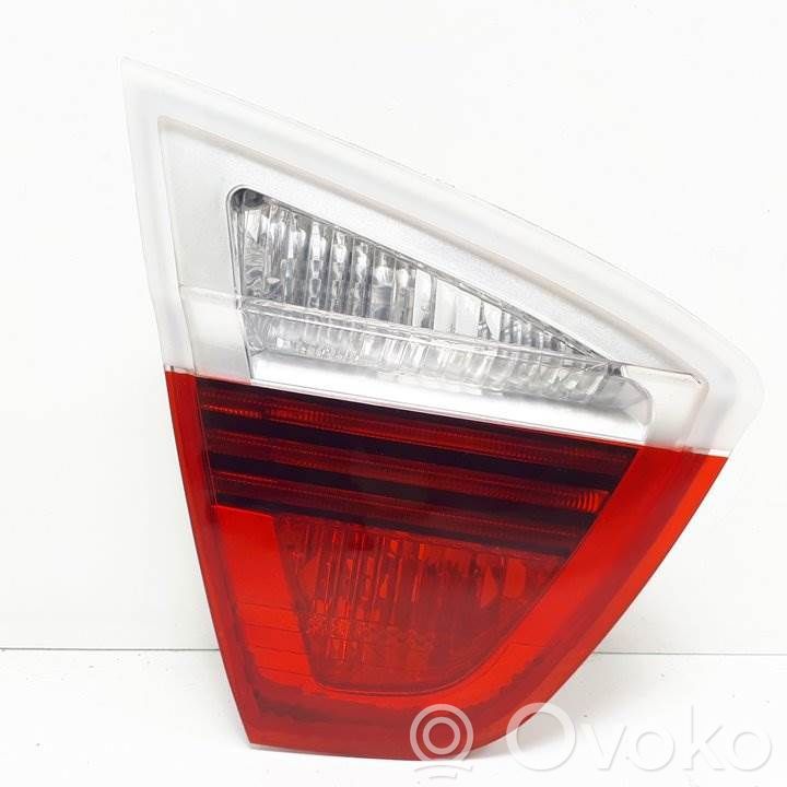 Tailgate rear/tail lights