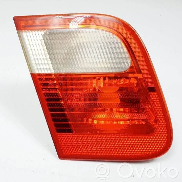 Aizmugurējais lukturis pārsegā   8364923