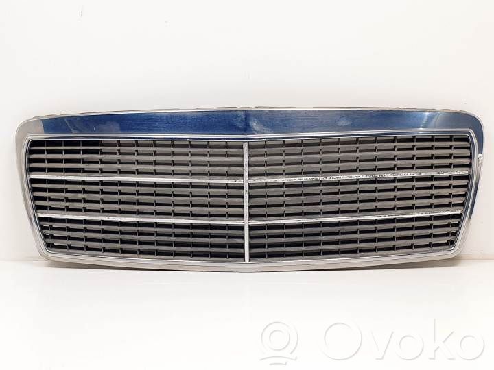 Mercedes-Benz E W210 Griglia anteriore 