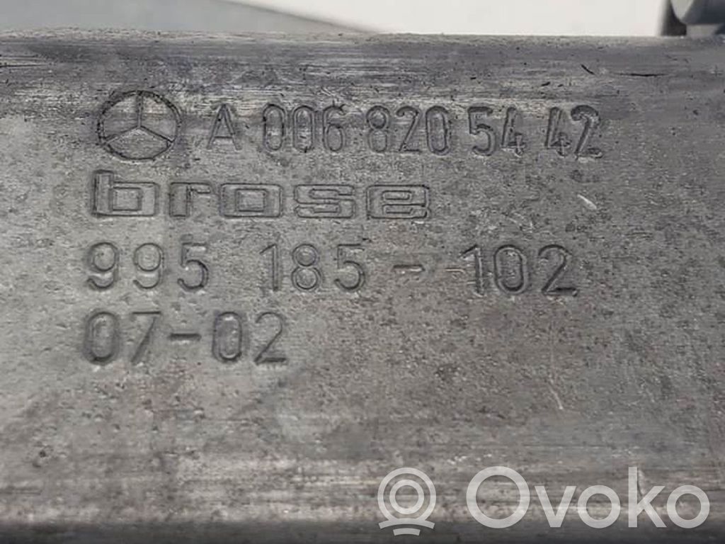 Mercedes-Benz Sprinter W906 Elektryczny podnośnik szyby drzwi przednich 