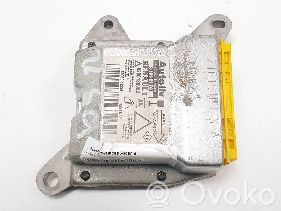 Unitate/modul de comandă airbaguri   8200138952
