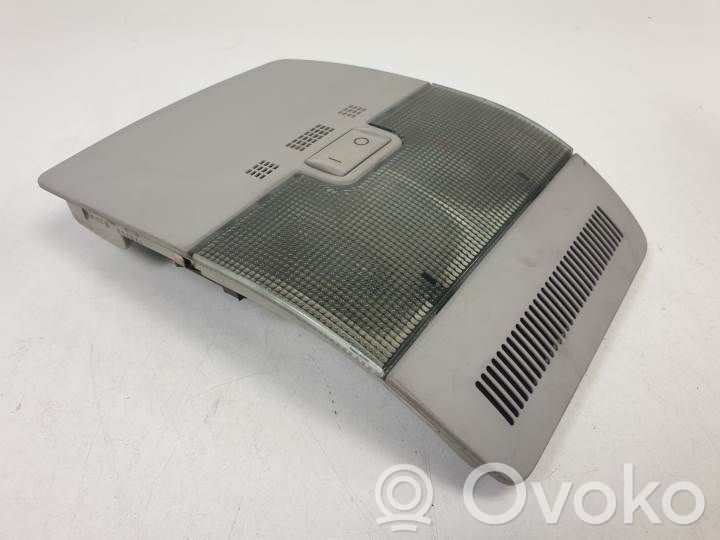 Etuistuimen valo   8E0947565,8P0947135D