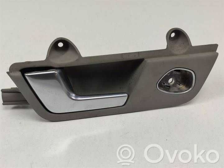 Manecilla interna puerta trasera   8E0839019