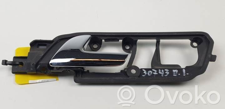 Volkswagen Polo IV 9N3 Poignée inférieure de porte avant