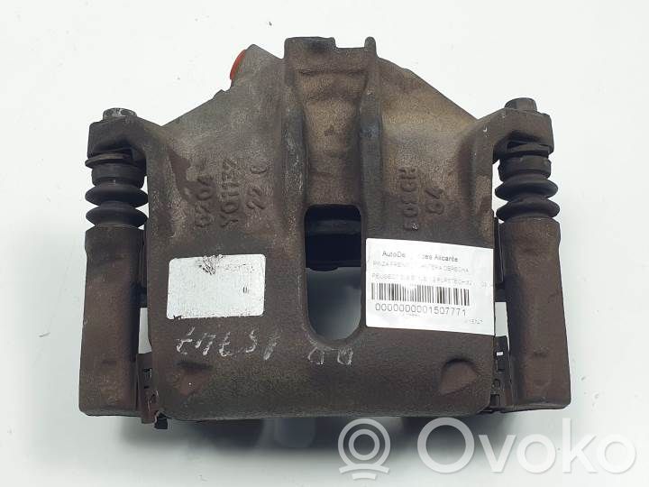 Peugeot 208 I Zacisk hamulcowy przedni 