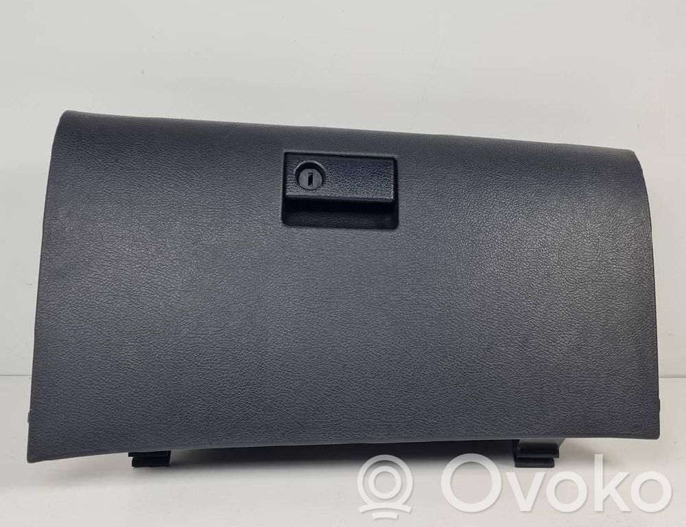 Boite à gants   GS1D64161