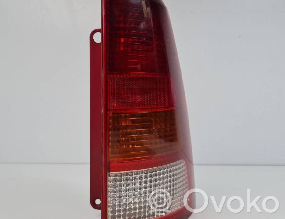 Luz trasera/de freno   1M5113A602EB