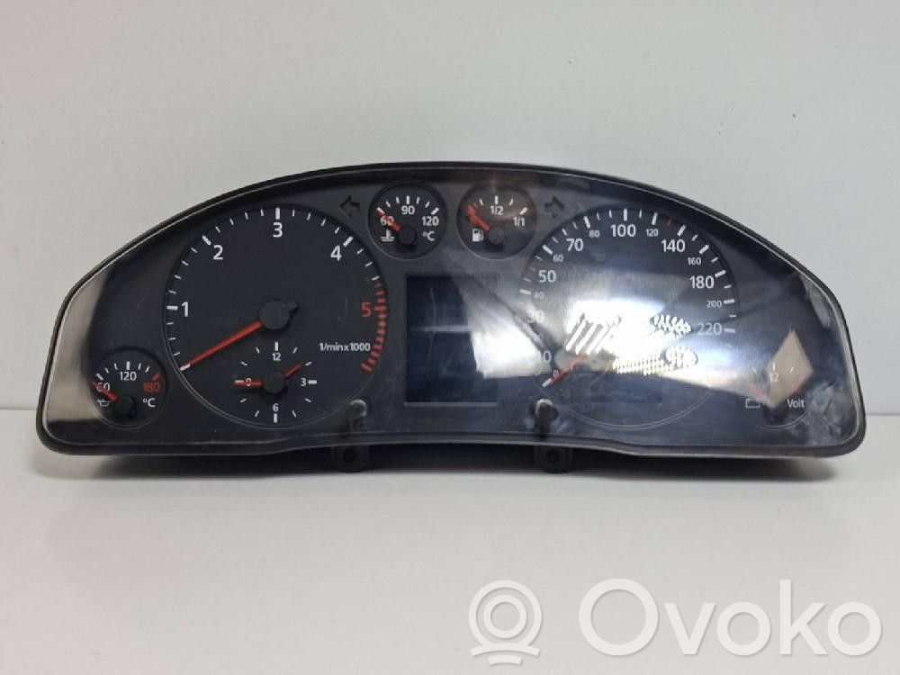 Audi A4 S4 B5 8D Geschwindigkeitsmesser Cockpit 