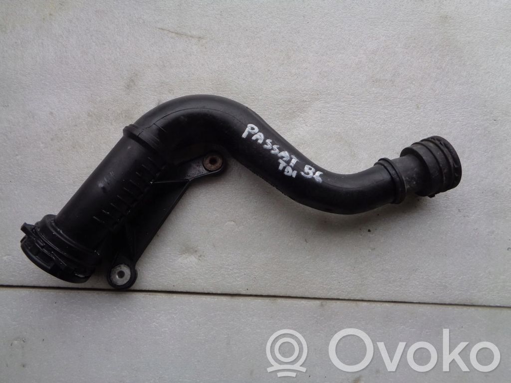 Volkswagen PASSAT B6 Conductă/furtun lichid de răcire motor 