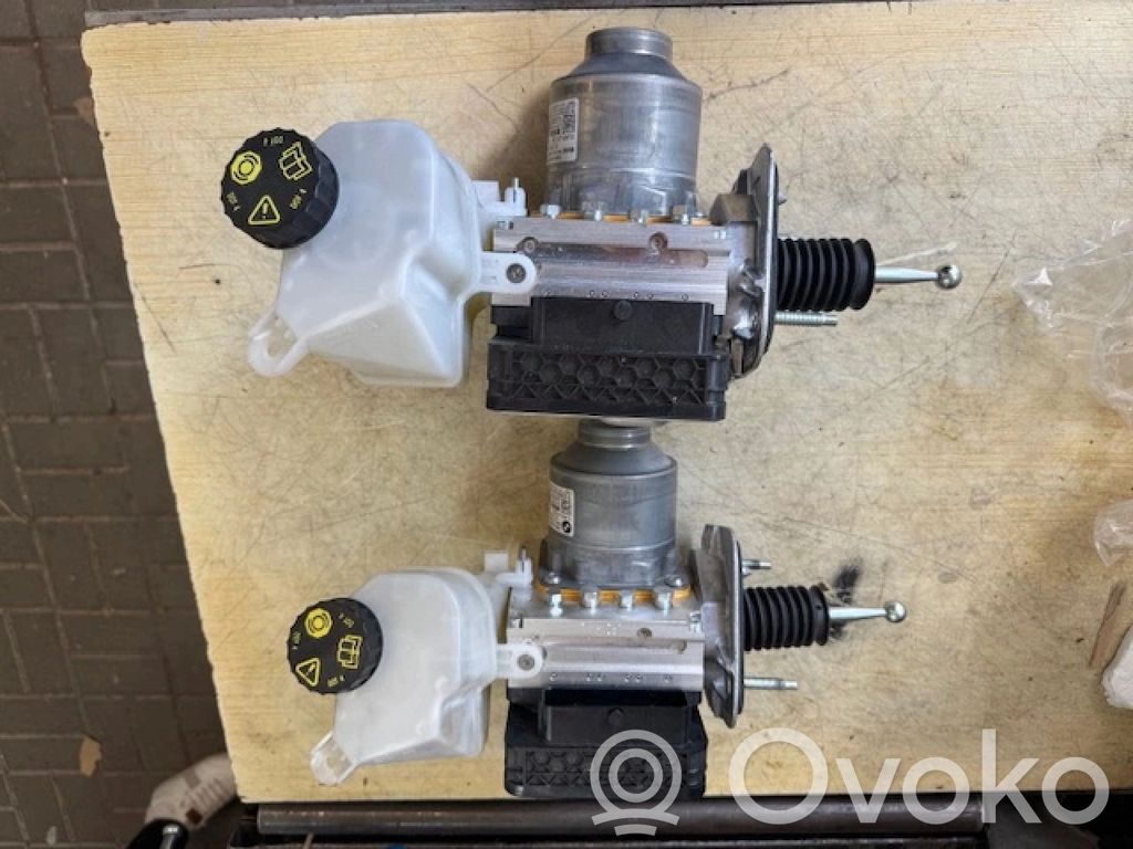 BMW 7 G70 Master brake cylinder 