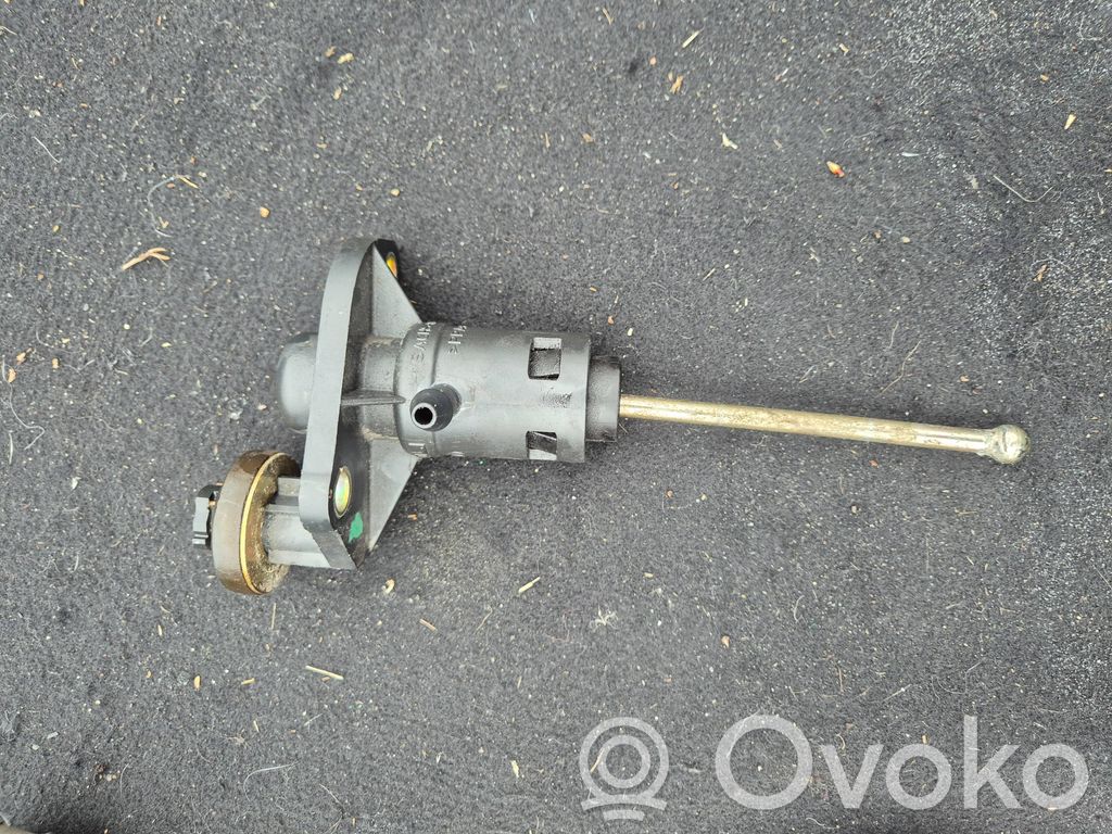 Audi A4 S4 B6 8E 8H Główny cylinder sprzęgła 
