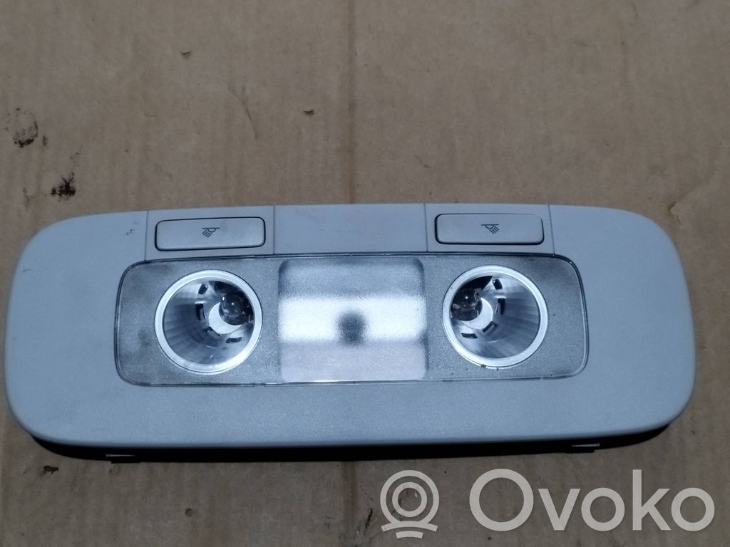 Volkswagen PASSAT B6 Luz del asiento trasero 