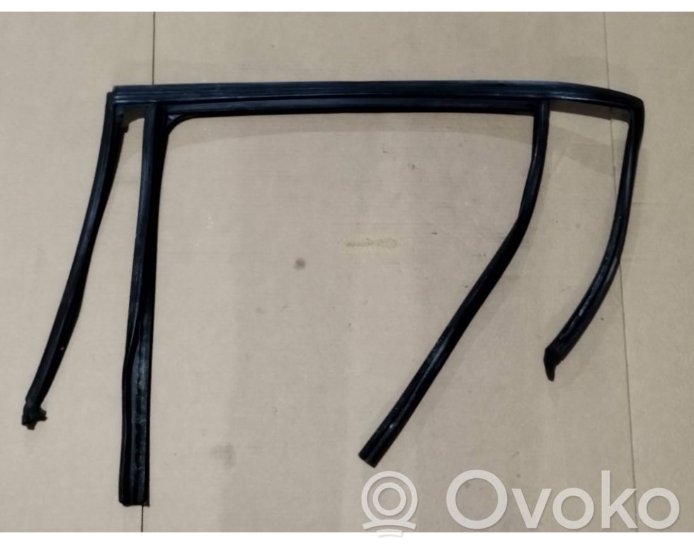 BMW 3 F30 F35 F31 Listwa / Uszczelka szyby drzwi tylnych 