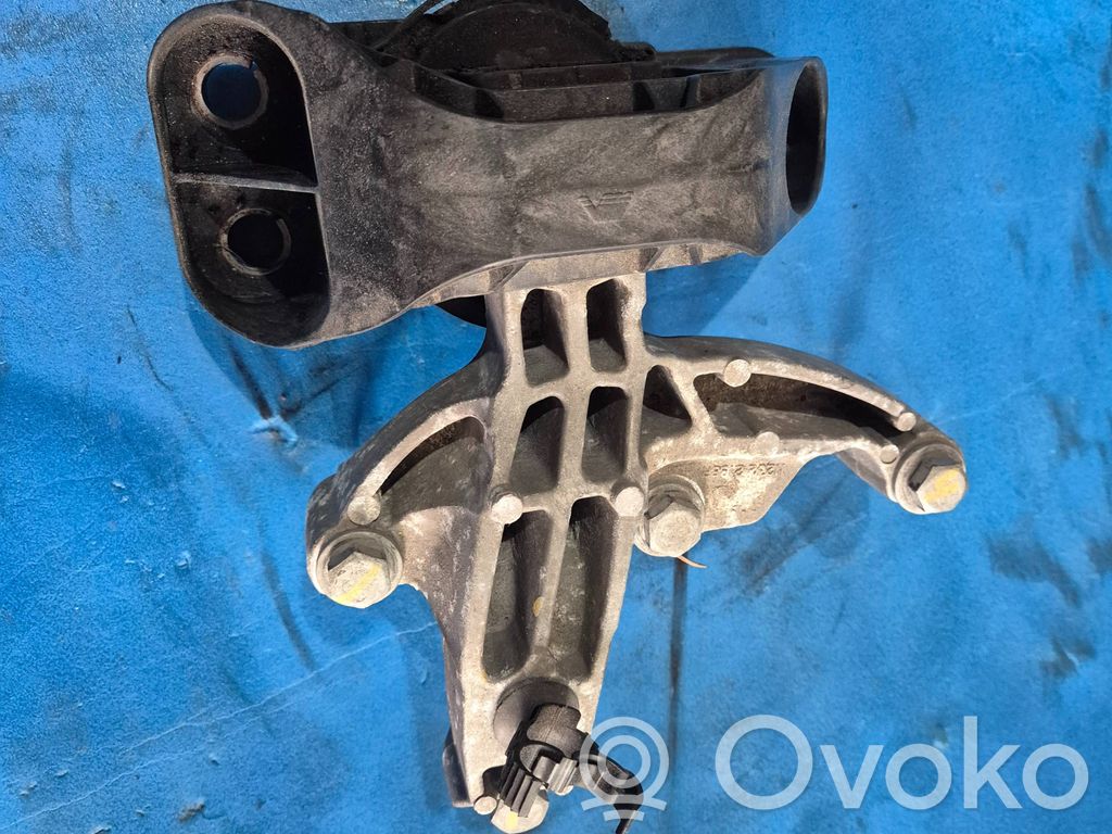 Dacia Sandero Engine mount bracket 