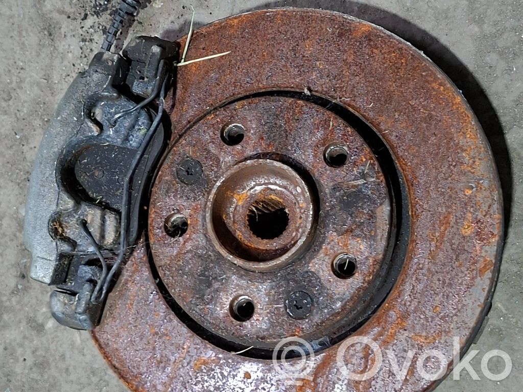 Front wheel hub