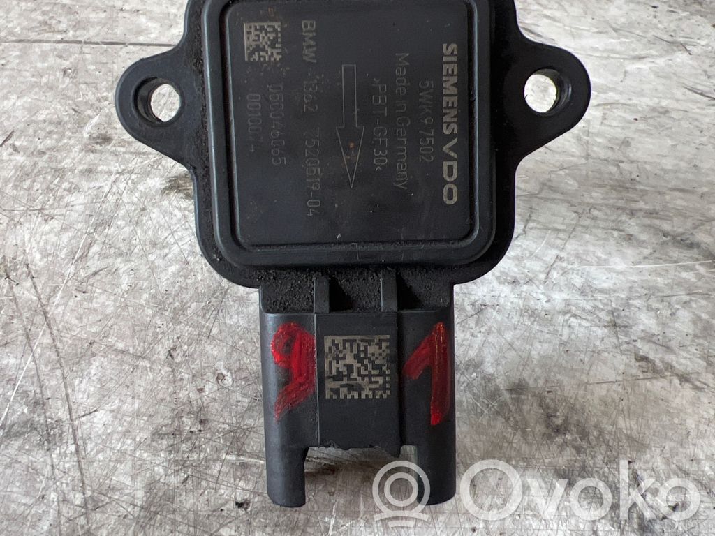 BMW 3 E90 E91 Mass air flow meter 