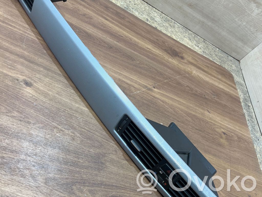 Panel trim   9148070
