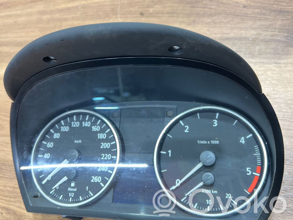 Geschwindigkeitsmesser Cockpit   6974659,450029516