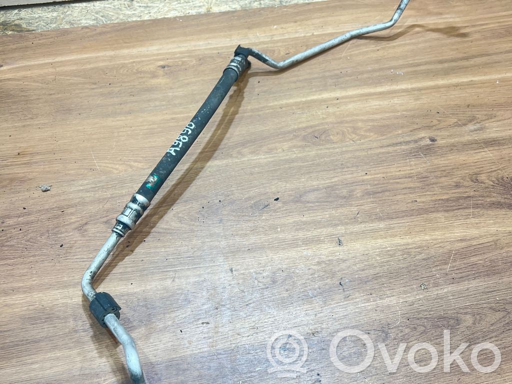 Ilmastointilaitteen putki (A/C)   6989308