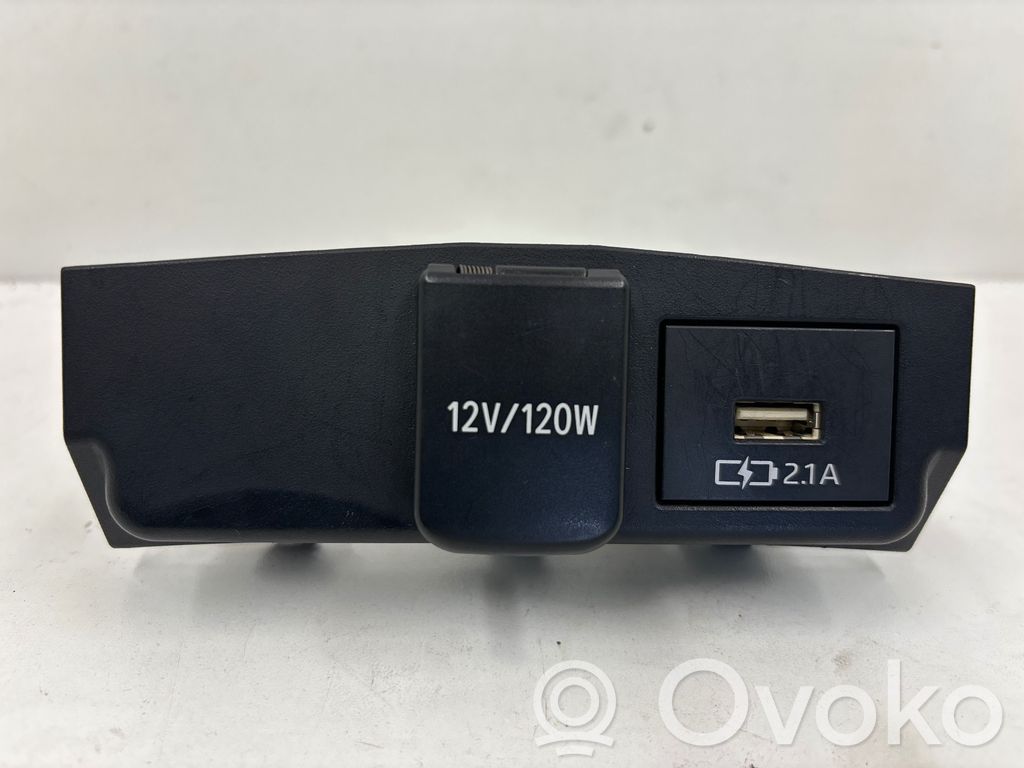 Toyota Corolla E210 E21 USB jungtis 
