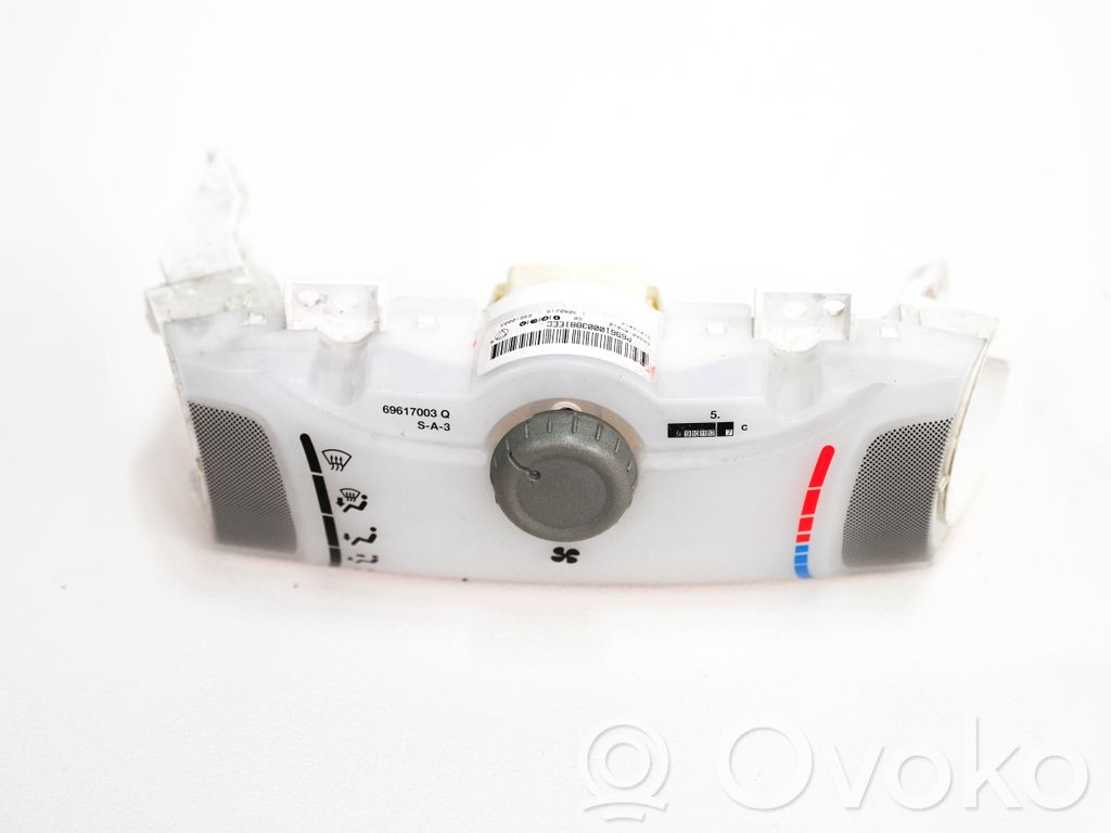 Peugeot 107 Climate control unit 