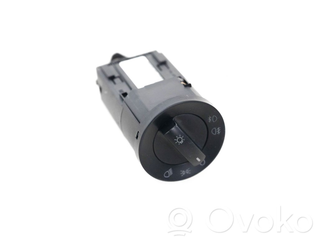 Volkswagen Polo Light switch 