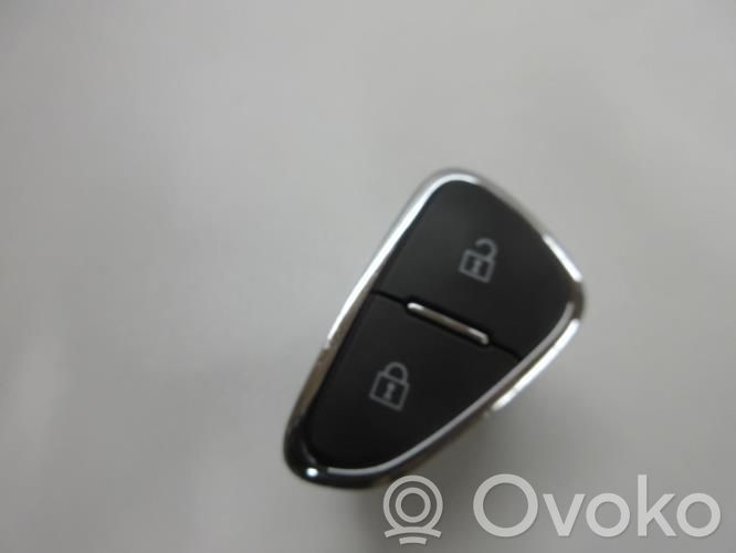 Opel Corsa E Side middle window/glass 