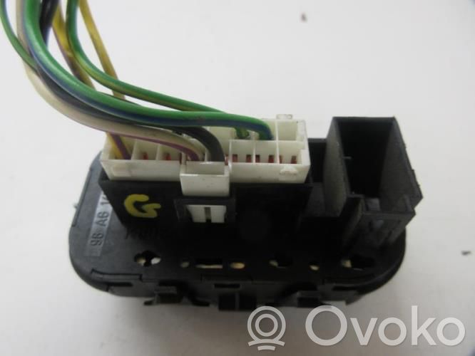 Ford Focus Front door sensor 