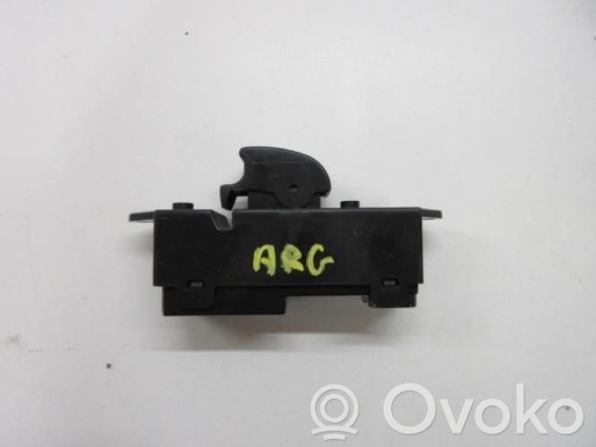 Peugeot 4007 Rear door lock 