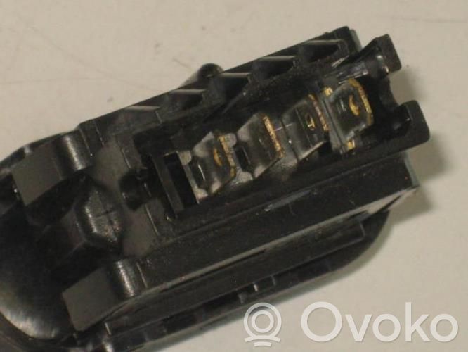 Dacia Sandero Windscreen/window heater switch 