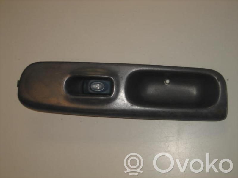 Renault Twingo I Front door sensor 