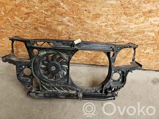 Audi A4 S4 B7 8E 8H Radiatorių panelė 