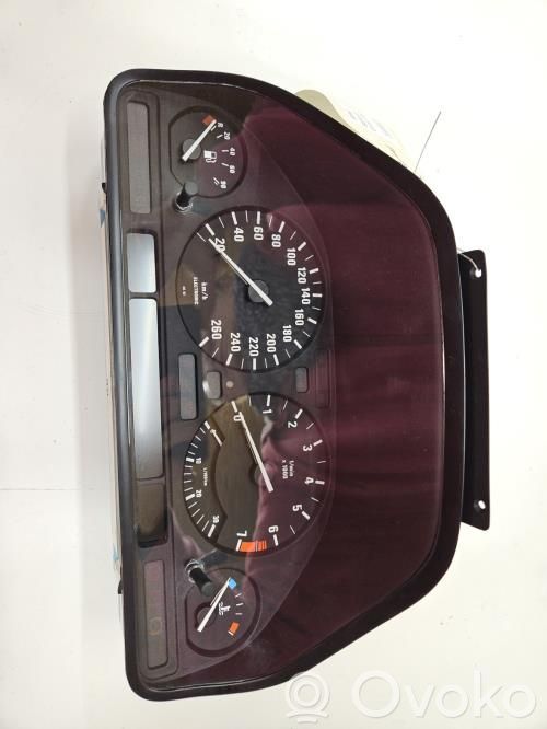 Geschwindigkeitsmesser Cockpit
