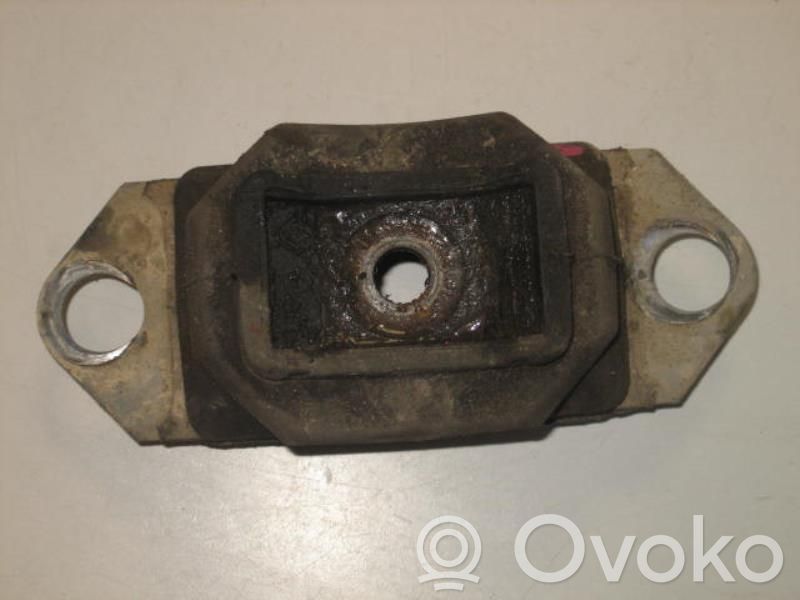 Dacia Logan I Gearbox mounting bracket 