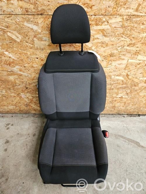 Citroen C3 Etumatkustajan istuin 