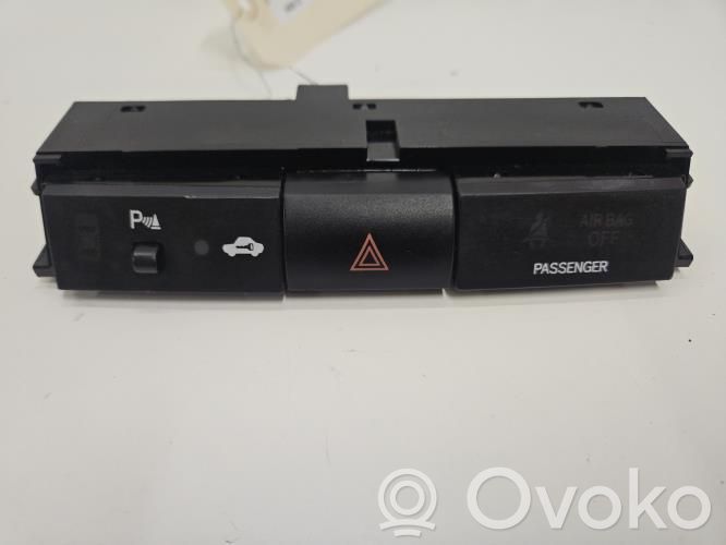 Toyota Corolla E120 E130 Botón interruptor de luz de peligro 