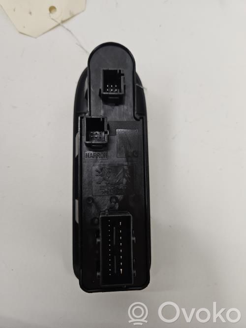 Peugeot 308 Front door sensor 