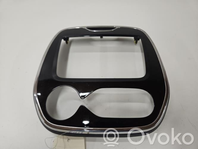Renault Captur Moldura de la unidad delantera de radio/GPS 