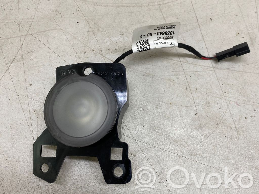 Luz interna puerta trasera   B0303143,103664300C