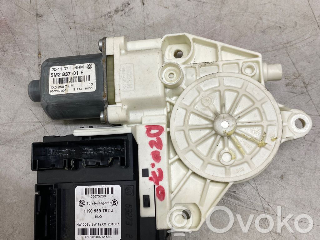 Volkswagen PASSAT B6 Motor macara geam ușă față 