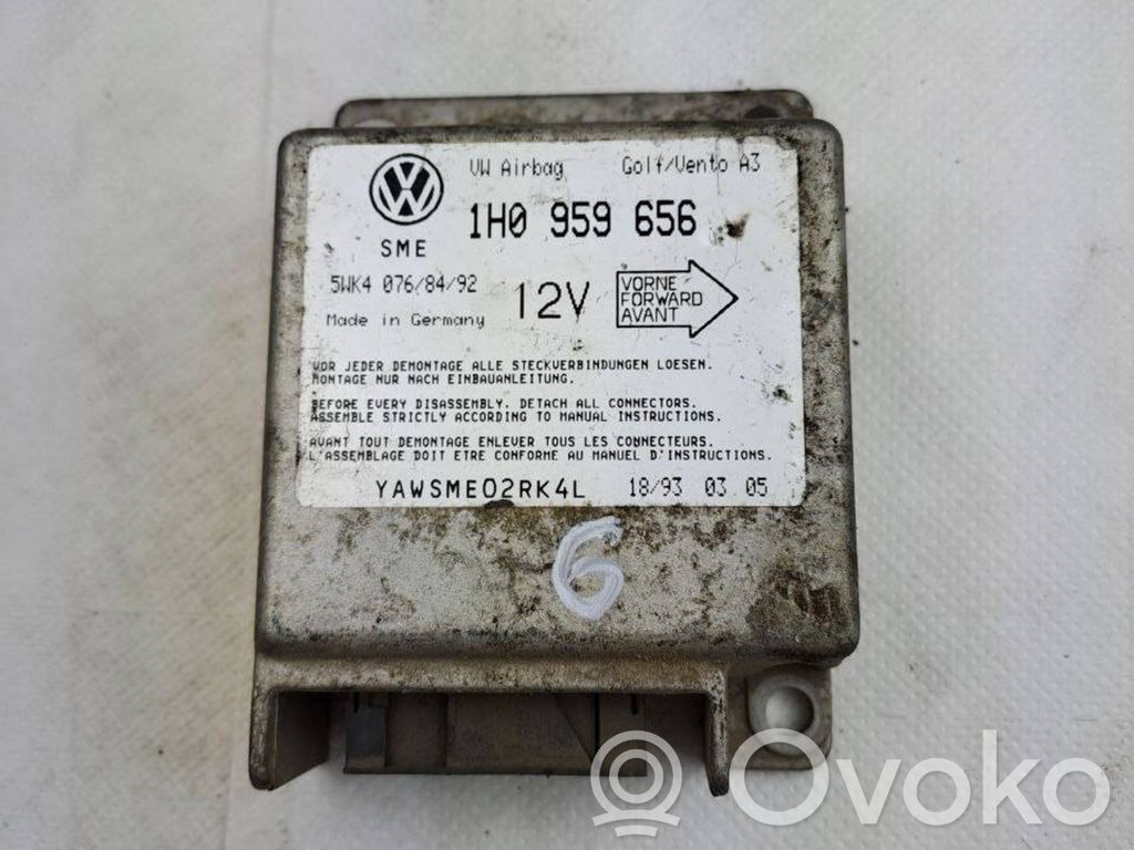 Volkswagen Golf III Airbag control unit/module 