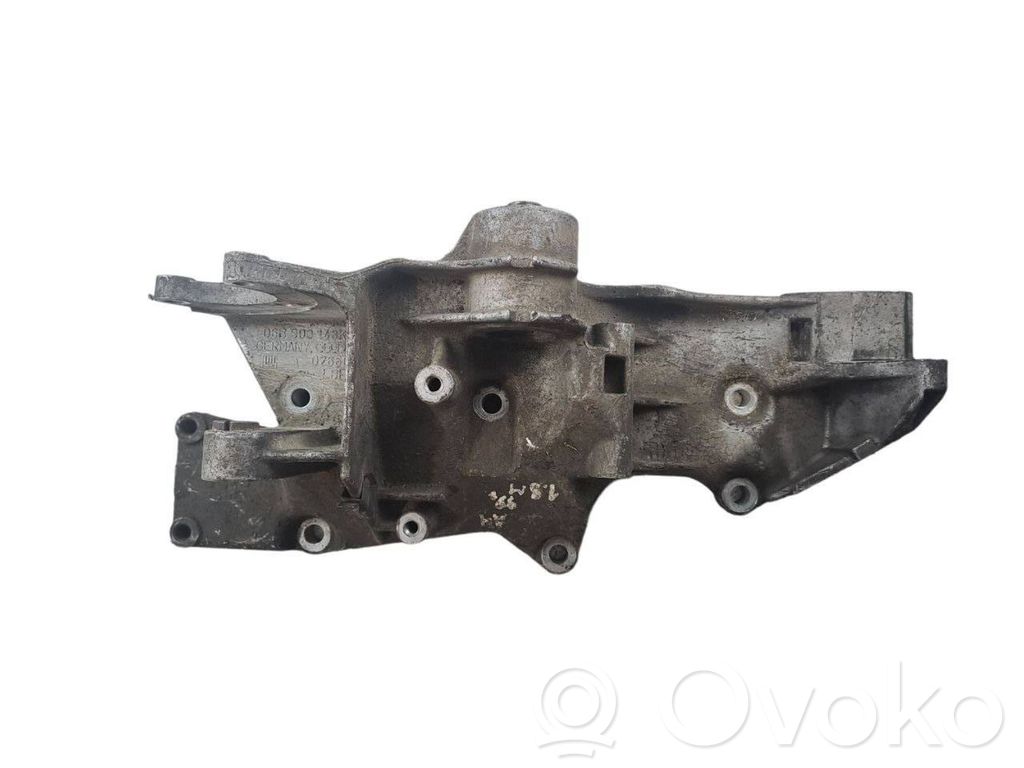 Audi A4 S4 B5 8D Engine mounting bracket 