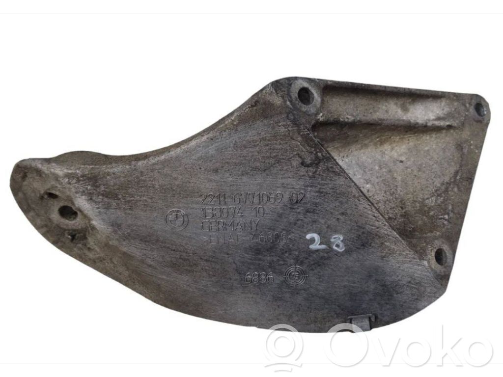 BMW 5 E60 E61 Engine mounting bracket 