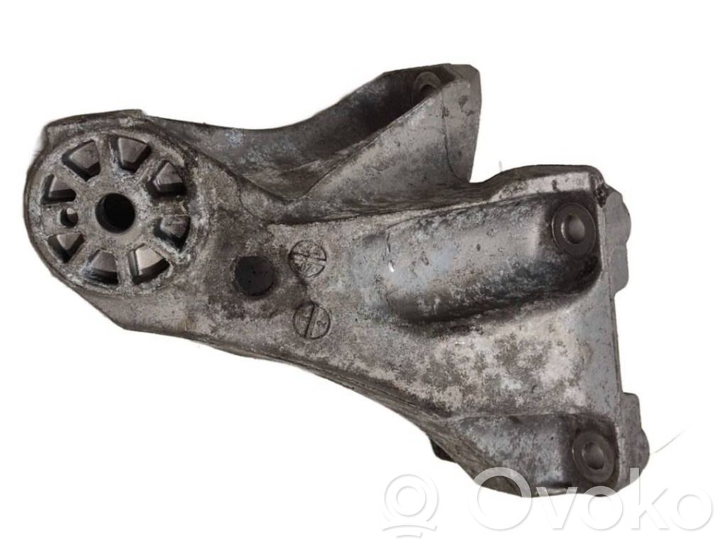Audi Q7 4L Engine mounting bracket 