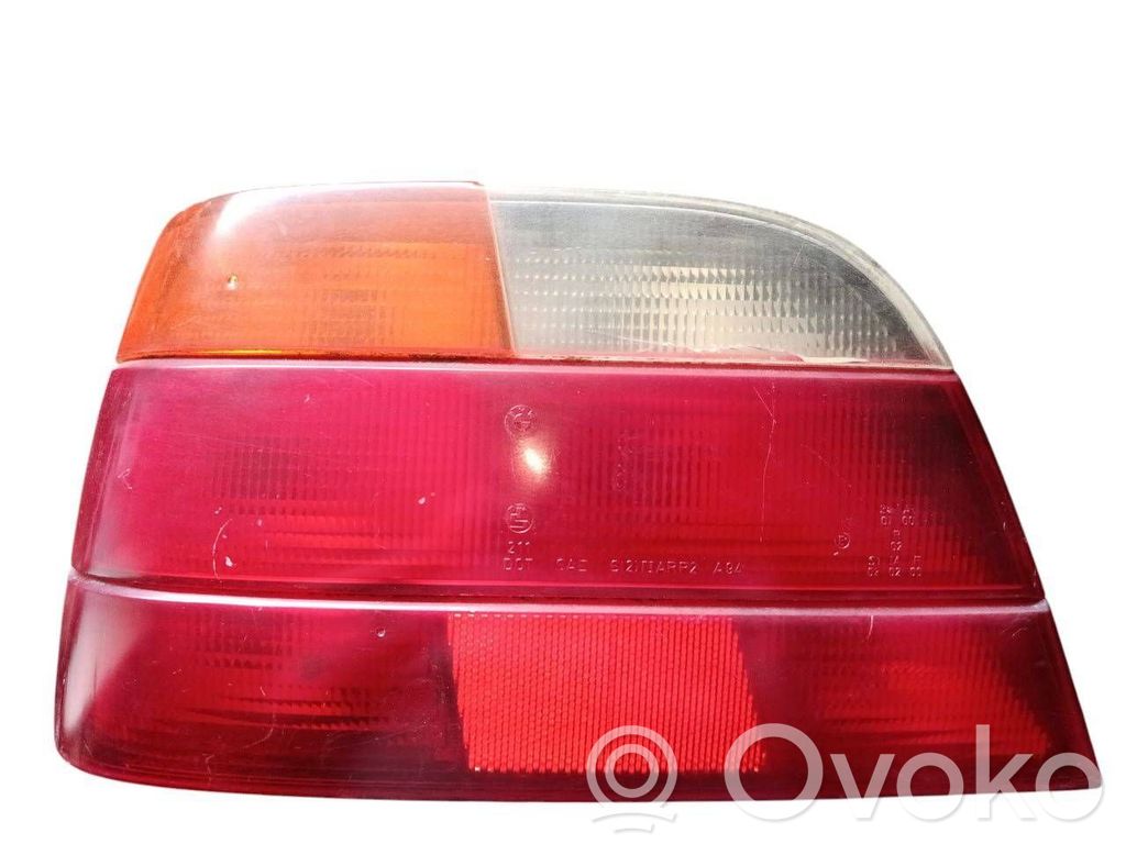BMW 7 E38 Aizmugurējais lukturis virsbūvē 