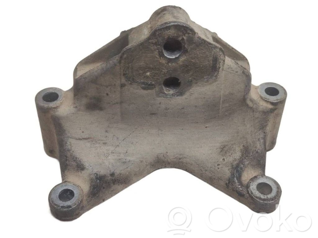 Volkswagen Touareg I Gearbox mounting bracket 