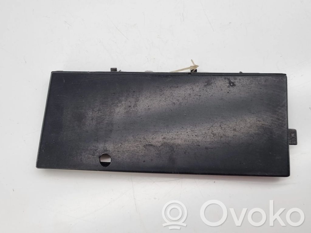 BMW 5 E34 Abdeckung Deckel Abschleppöse vorne 