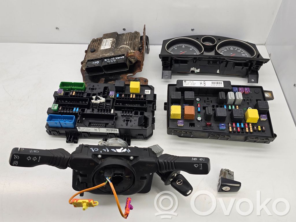 Opel Astra H Engine ECU kit and lock set 