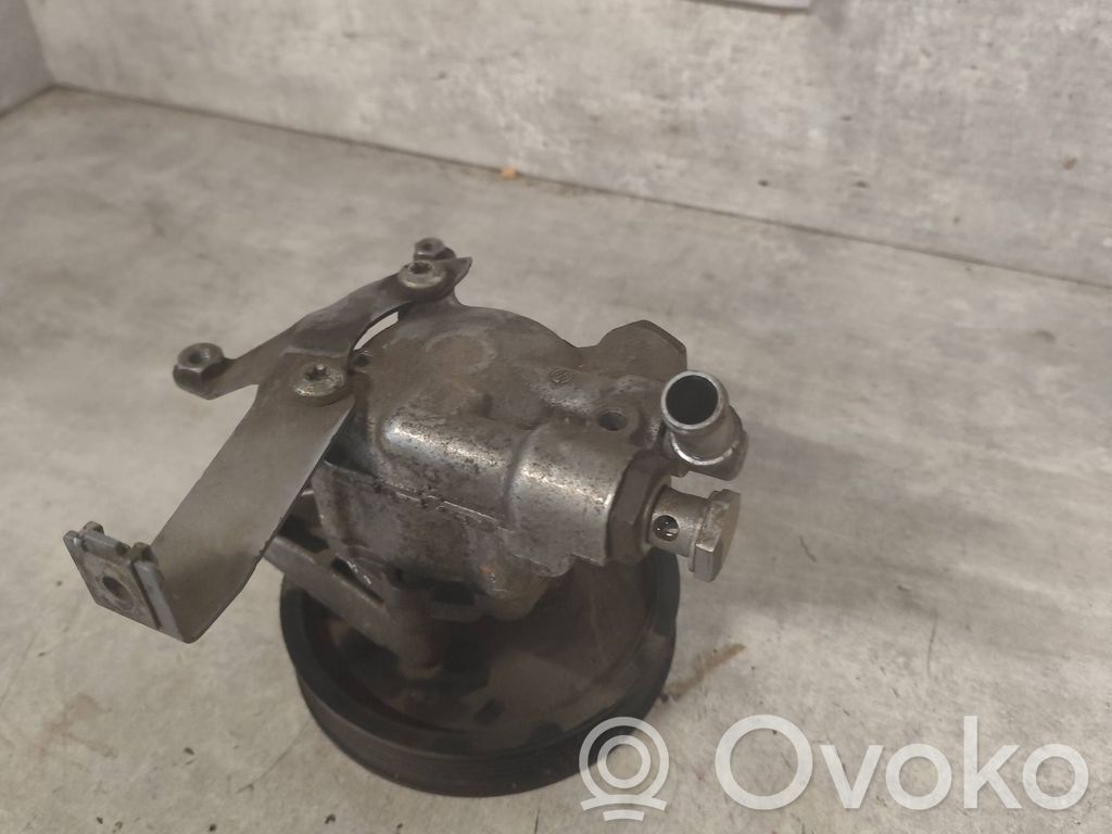 BMW 5 E60 E61 Ohjaustehostimen pumppu 